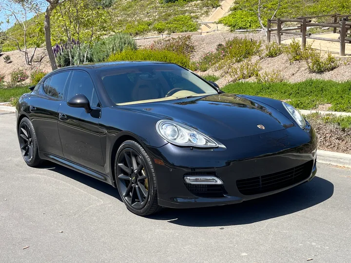 BLACK, 2011 PORSCHE PANAMERA Image 3