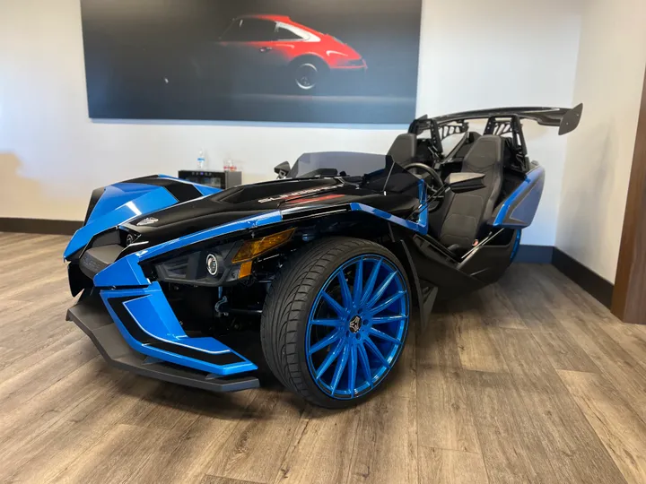 BLUE, 2018 POLARIS SLINGSHOT Image 10