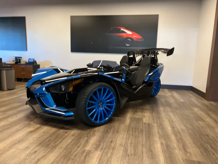 BLUE, 2018 POLARIS SLINGSHOT Image 24