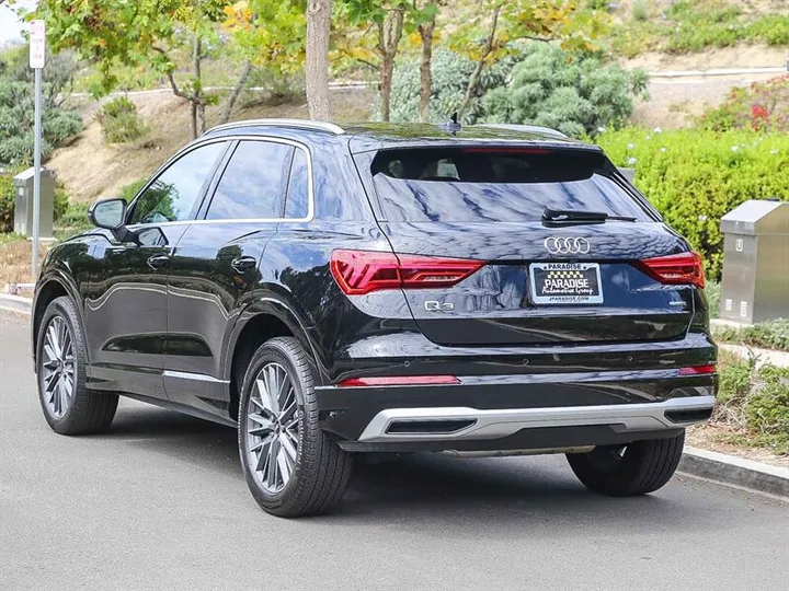 BLACK, 2022 AUDI Q3 Image 4