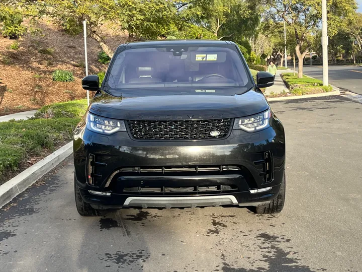 BLACK, 2020 LAND ROVER DISCOVERY Image 2