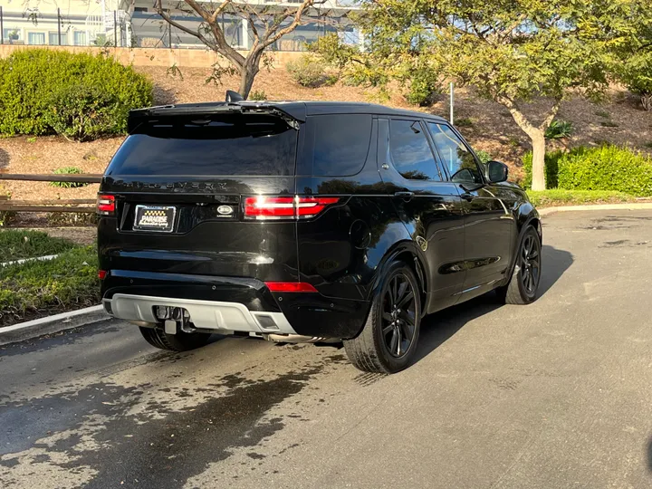 BLACK, 2020 LAND ROVER DISCOVERY Image 7