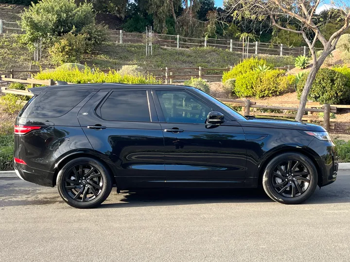 BLACK, 2020 LAND ROVER DISCOVERY Image 8