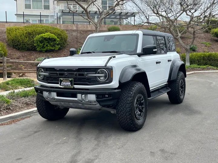 WHITE, 2022 FORD BRONCO Image 3