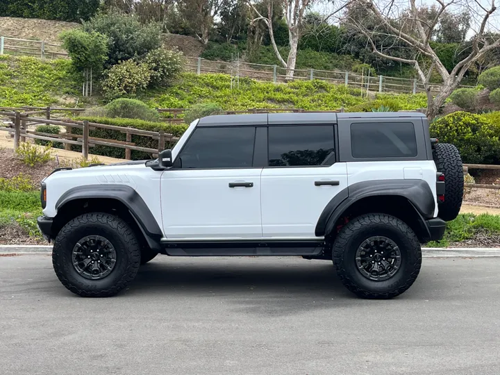 WHITE, 2022 FORD BRONCO Image 4