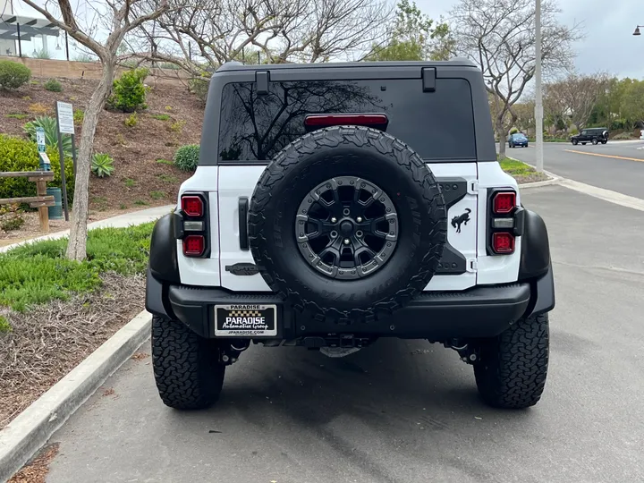 WHITE, 2022 FORD BRONCO Image 6