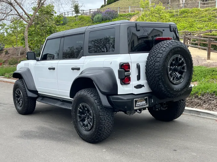 WHITE, 2022 FORD BRONCO Image 5