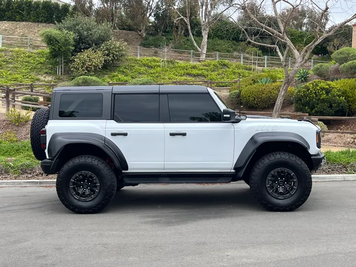 WHITE, 2022 FORD BRONCO Image 8