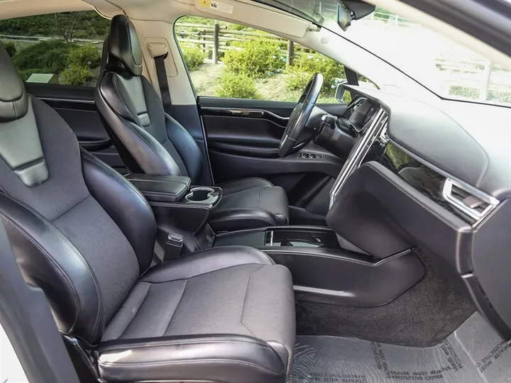 WHITE, 2016 TESLA MODEL X Image 21