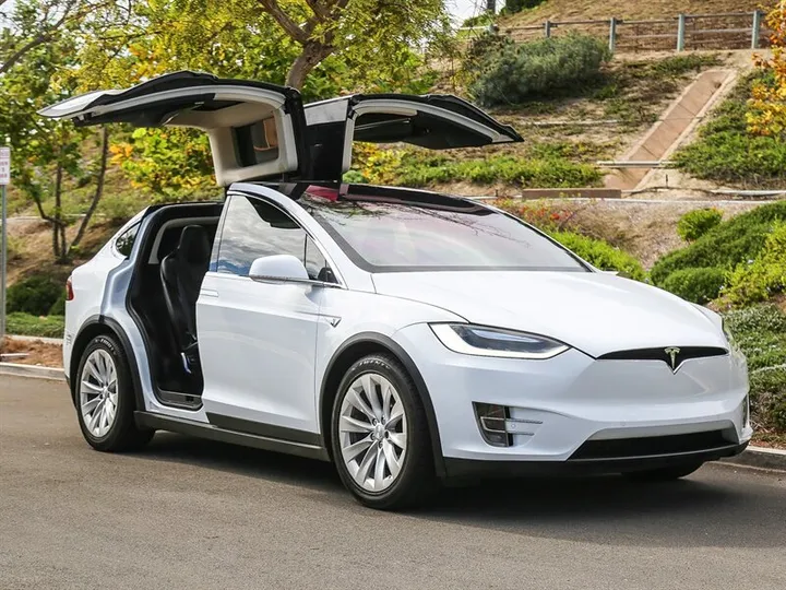 WHITE, 2016 TESLA MODEL X Image 10