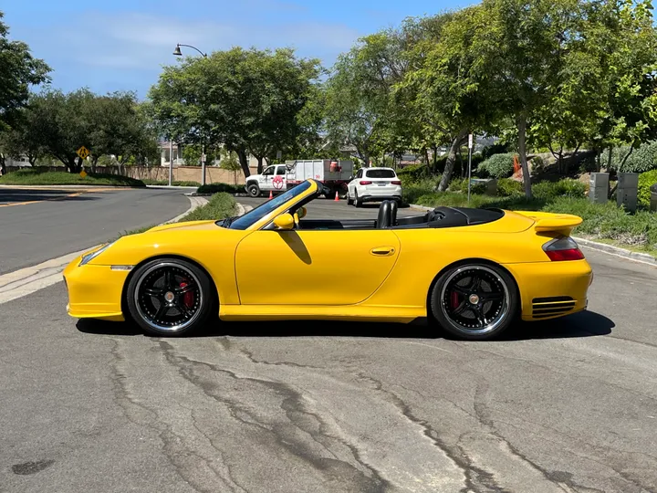 YELLOW, 2004 PORSCHE 911 Image 4