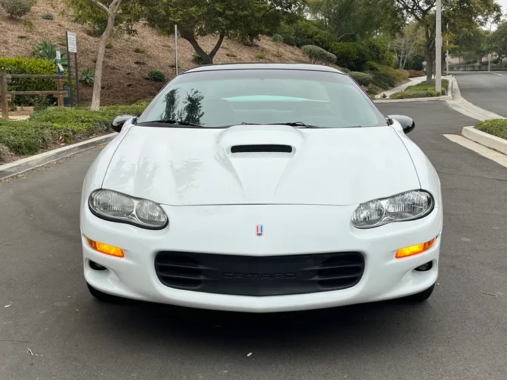 WHITE, 1999 CHEVROLET CAMARO Image 2