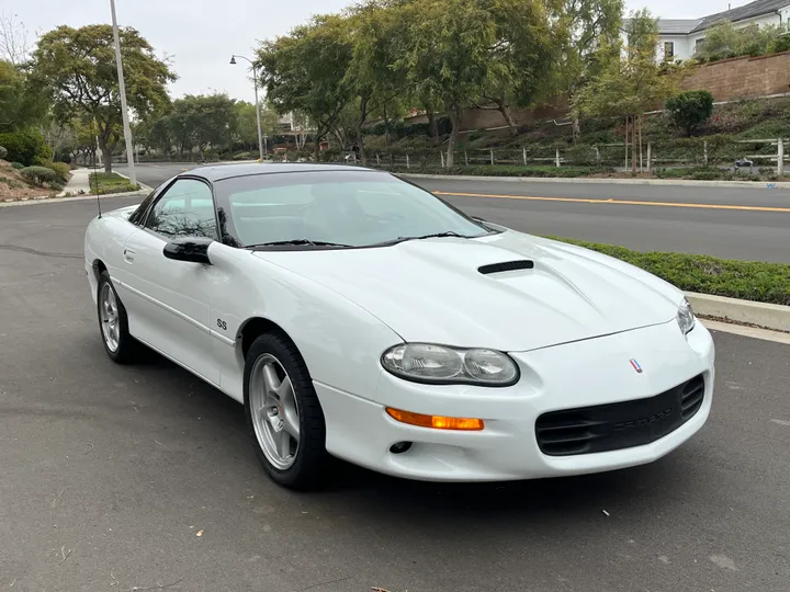 WHITE, 1999 CHEVROLET CAMARO Image 9