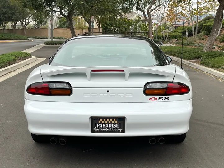 WHITE, 1999 CHEVROLET CAMARO Image 10