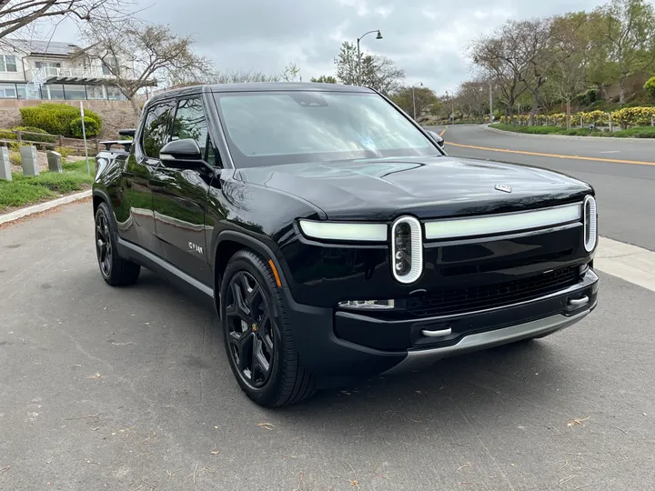 BLACK, 2024 RIVIAN R1T Image 9