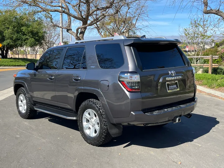 GRAY, 2017 TOYOTA 4RUNNER Image 5