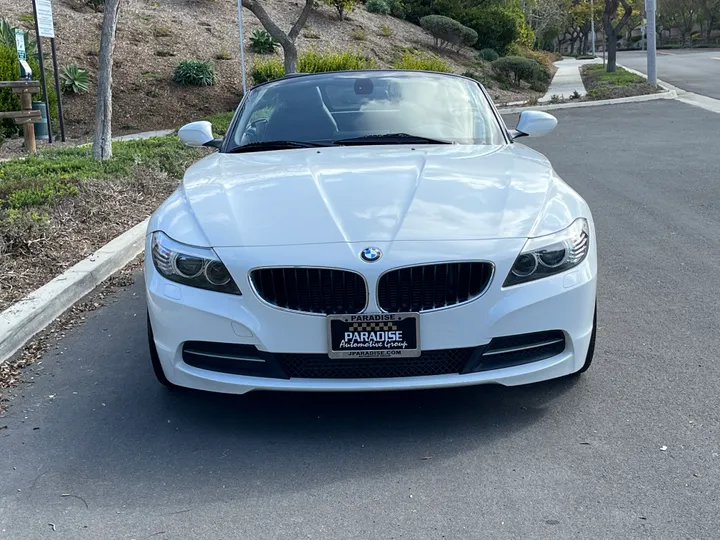 WHITE, 2013 BMW Z4 Image 2