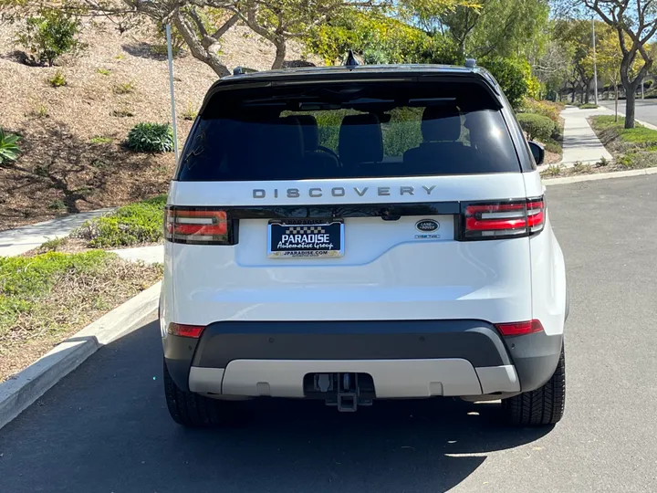 WHITE, 2017 LAND ROVER DISCOVERY Image 6