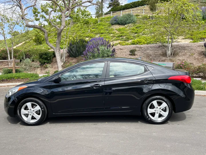 BLACK, 2011 HYUNDAI ELANTRA Image 4