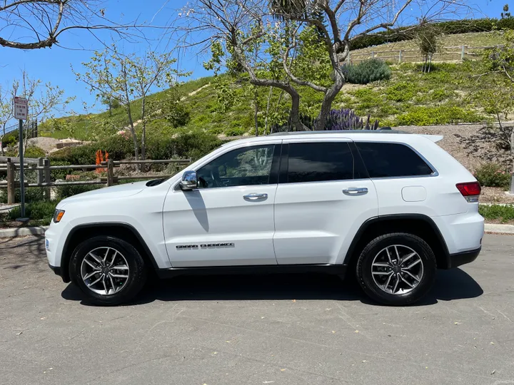 WHITE, 2020 JEEP GRAND CHEROKEE Image 4