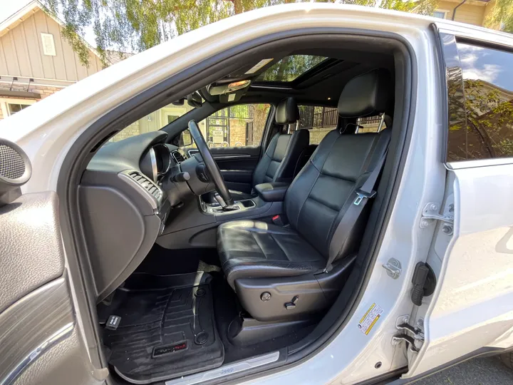 WHITE, 2020 JEEP GRAND CHEROKEE Image 18