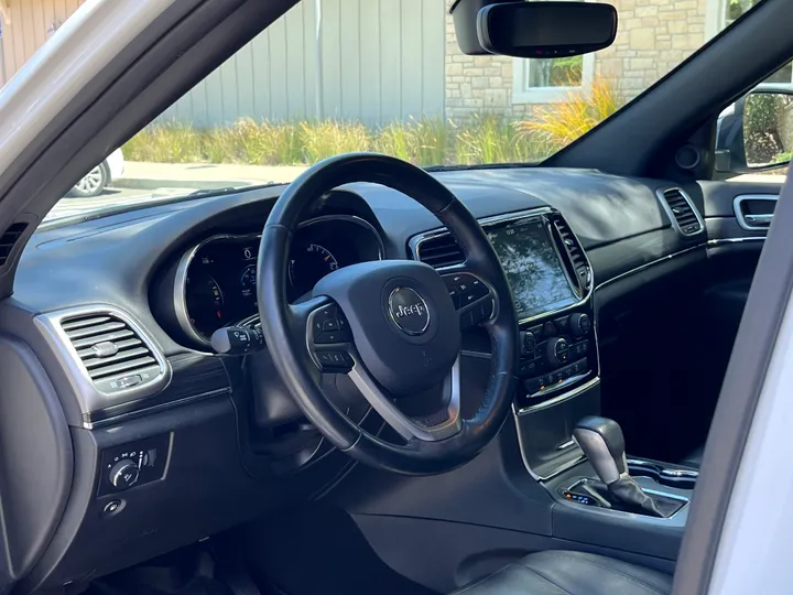 WHITE, 2020 JEEP GRAND CHEROKEE Image 19