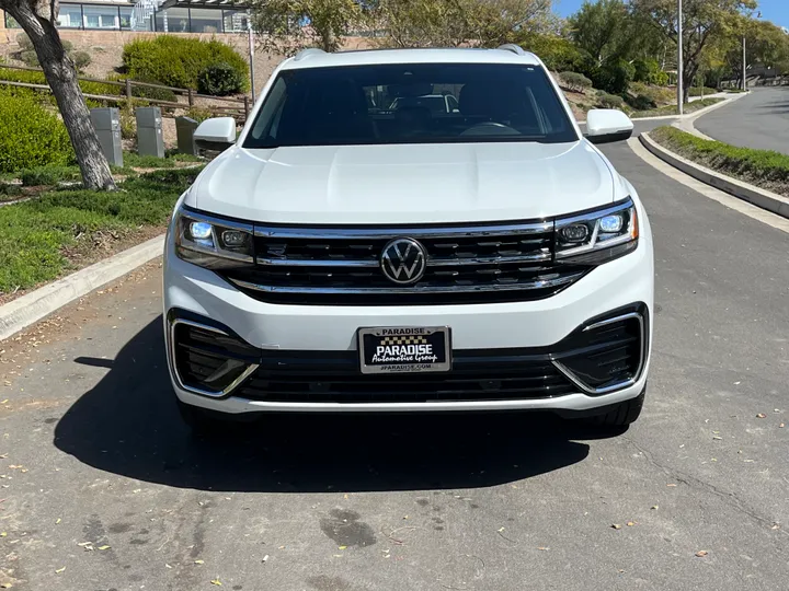 WHITE, 2021 VOLKSWAGEN ATLAS CROSS SPORT Image 2