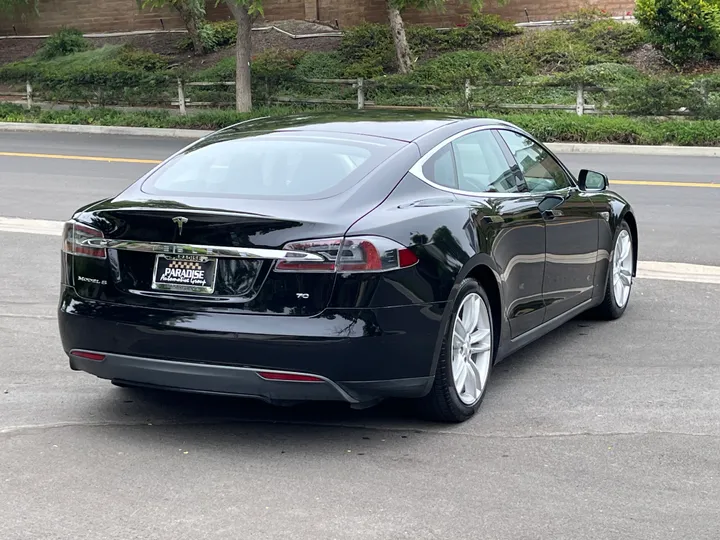 BLACK, 2016 TESLA MODEL S Image 6