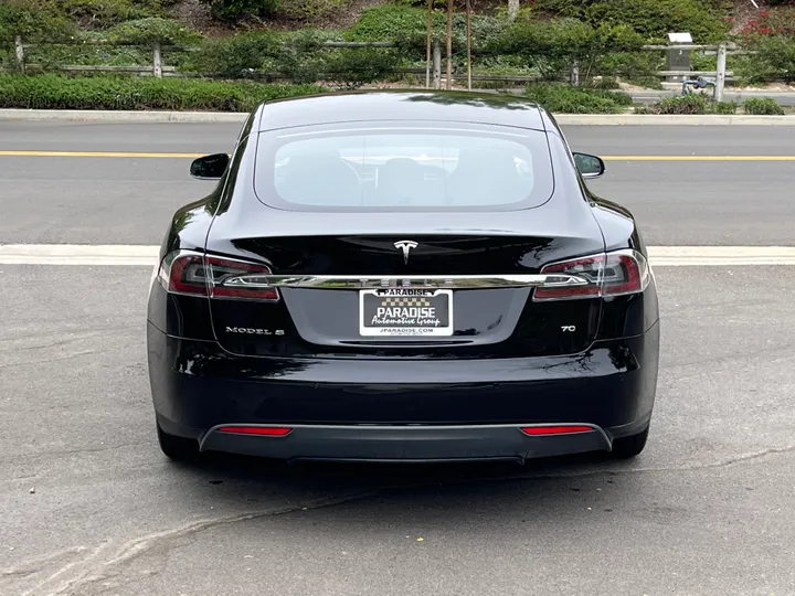 BLACK, 2016 TESLA MODEL S Image 5