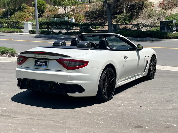 WHITE, 2013 MASERATI GRANTURISMO Image 7