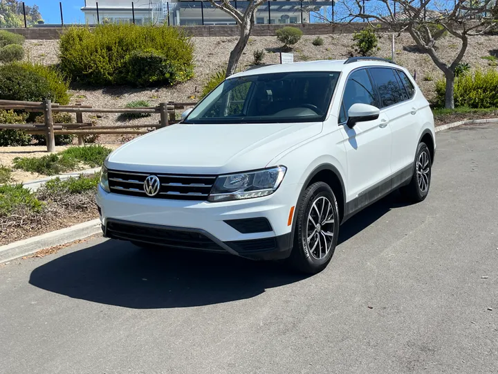 WHITE, 2021 VOLKSWAGEN TIGUAN Image 3