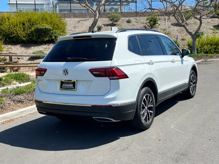 WHITE, 2021 VOLKSWAGEN TIGUAN Image 7