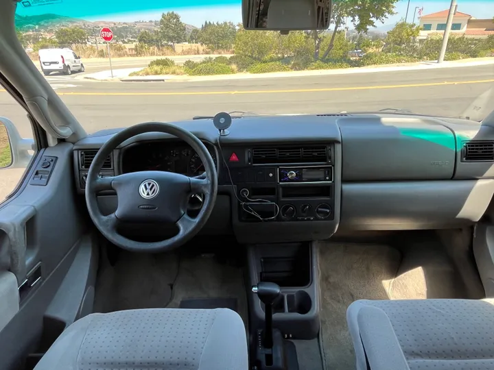 WHITE, 2003 VOLKSWAGEN EUROVAN Image 25