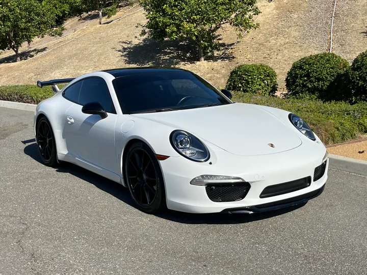 WHITE, 2014 PORSCHE 911 Image 9