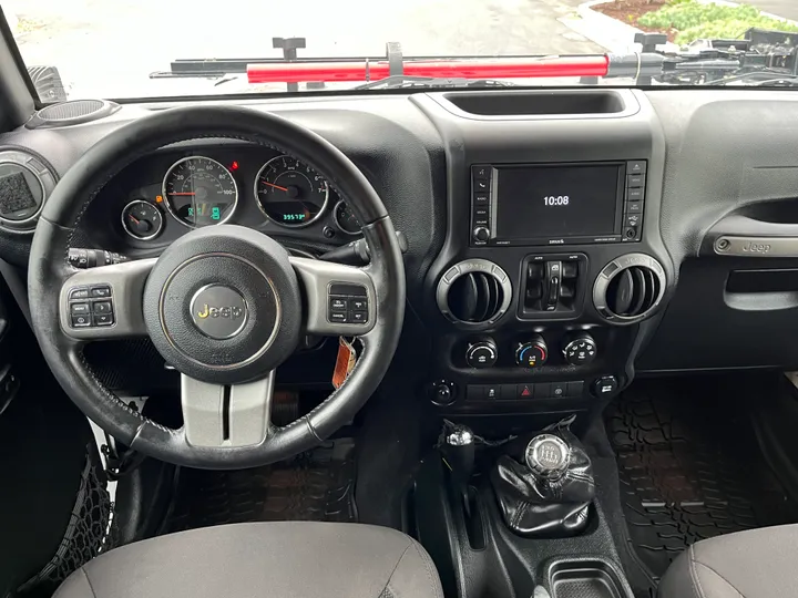 WHITE, 2017 JEEP WRANGLER UNLIMITED Image 25