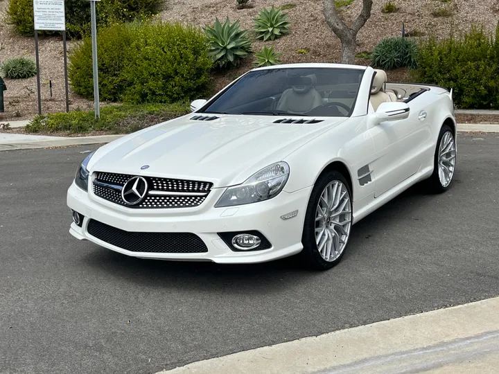 WHITE, 2011 MERCEDES-BENZ SL-CLASS Image 3