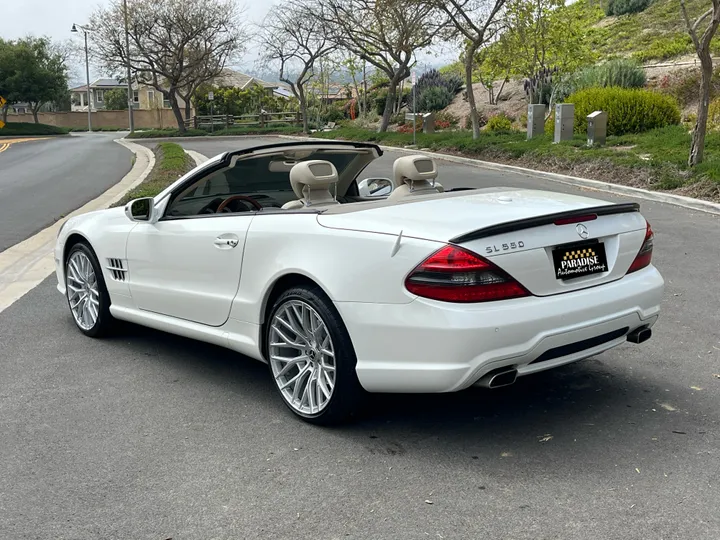 WHITE, 2011 MERCEDES-BENZ SL-CLASS Image 5