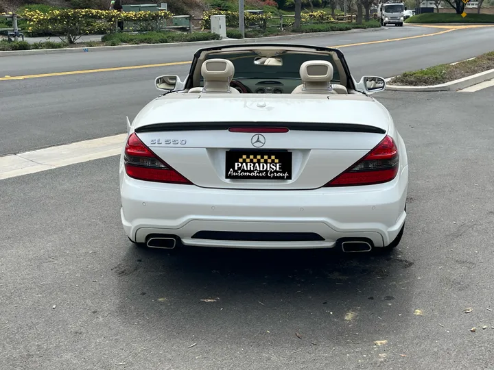 WHITE, 2011 MERCEDES-BENZ SL-CLASS Image 6