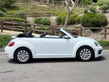 WHITE, 2018 VOLKSWAGEN BEETLE CONVERTIBLE Thumnail Image 9