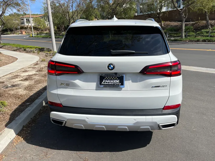 WHITE, 2020 BMW X5 Image 6