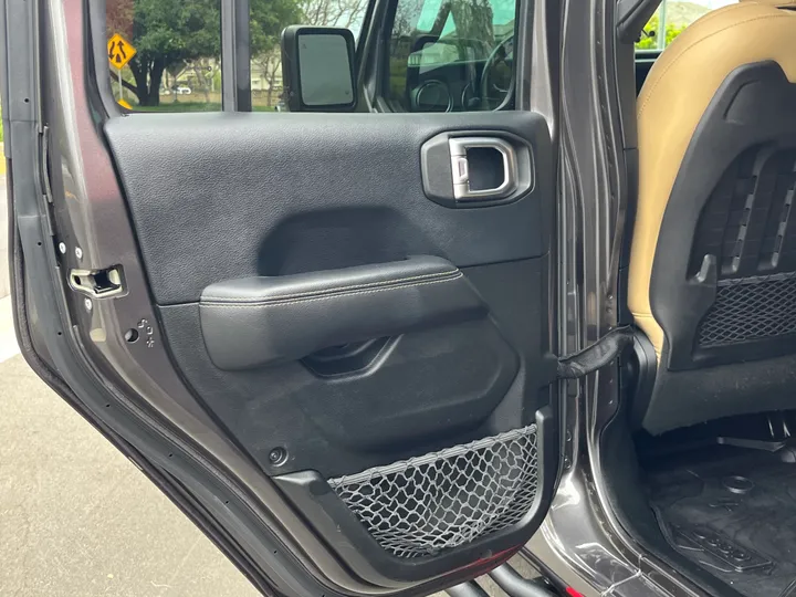 GRAY, 2018 JEEP WRANGLER UNLIMITED Image 18