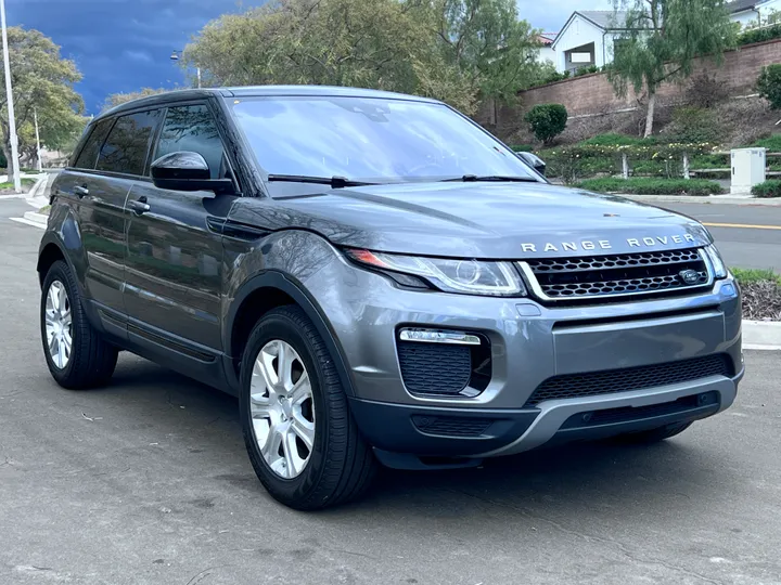 GRAY, 2018 LAND ROVER RANGE ROVER EVOQUE Image 9