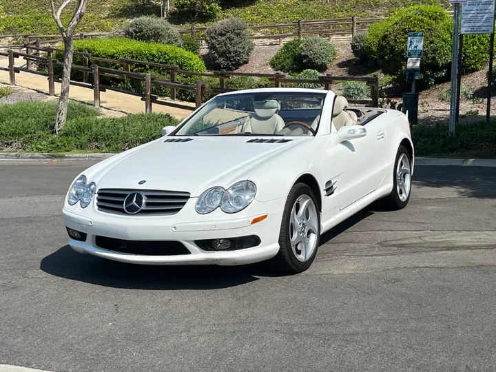 WHITE, 2004 MERCEDES-BENZ SL-CLASS Image 4