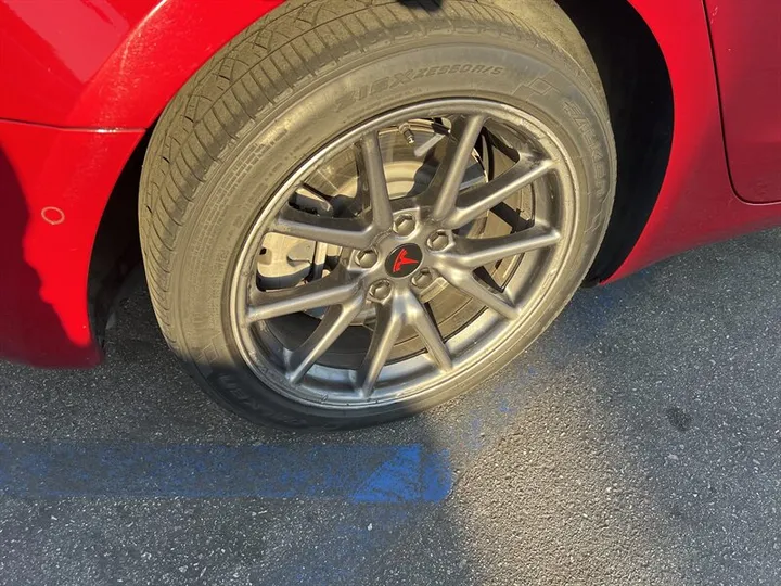 RED, 2019 TESLA MODEL 3 Image 11