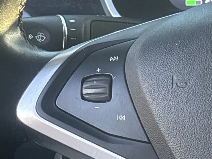 BLACK, 2018 TESLA MODEL X Image 16
