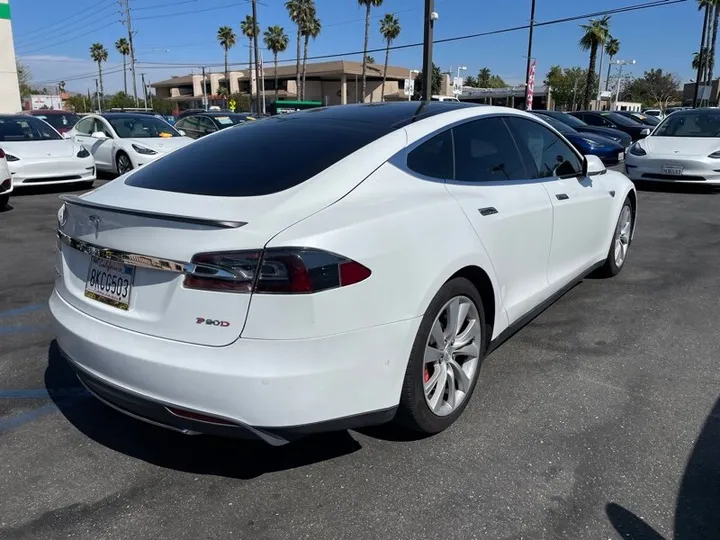 WHITE, 2015 TESLA MODEL S Image 8