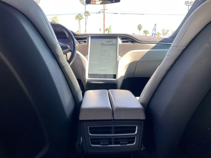 WHITE, 2015 TESLA MODEL S Image 25