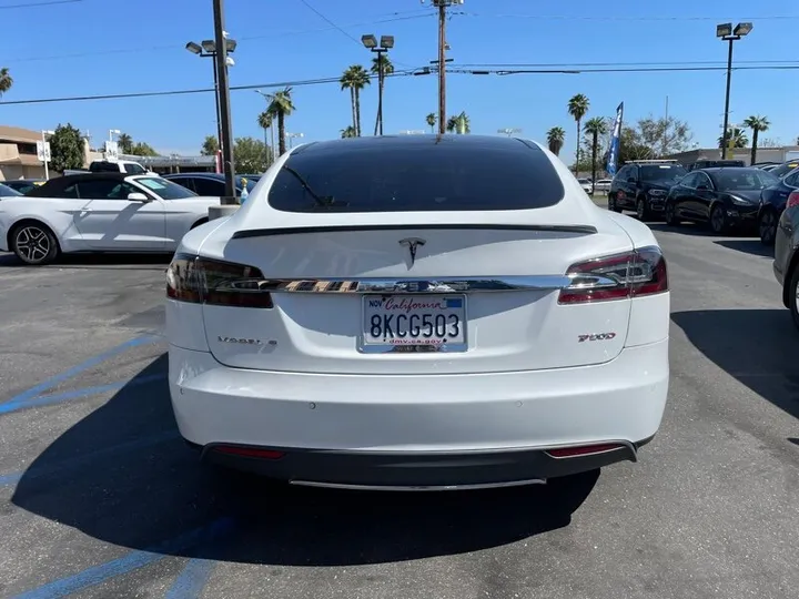 WHITE, 2015 TESLA MODEL S Image 6