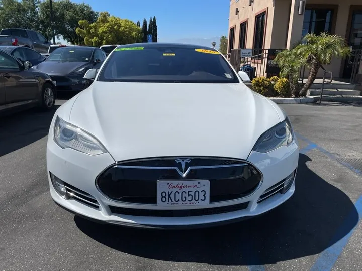 WHITE, 2015 TESLA MODEL S Image 2