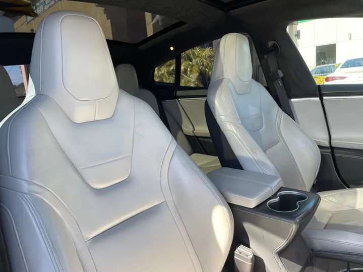 WHITE, 2015 TESLA MODEL S Image 33